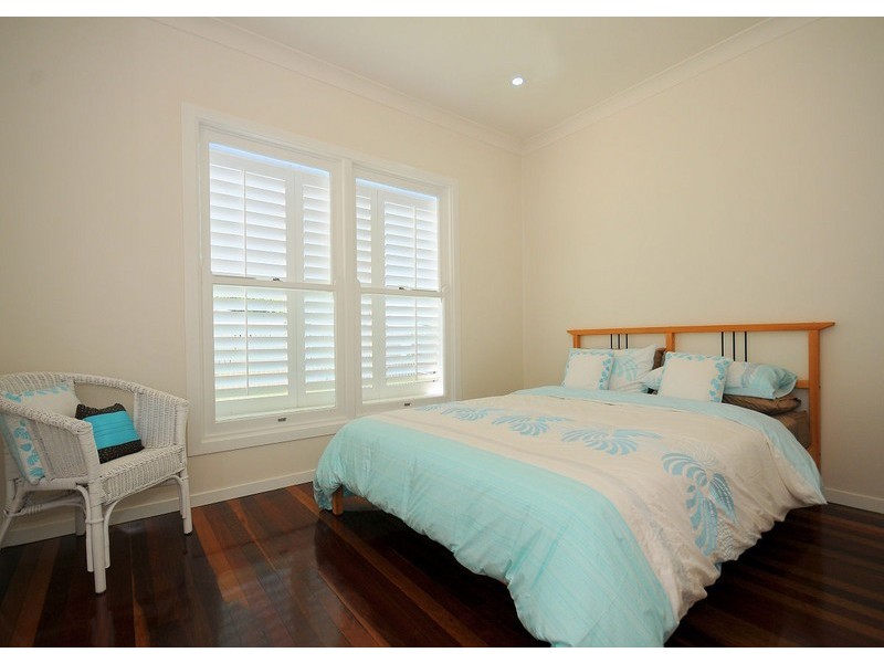 39 Shell Street, Urangan QLD 4655