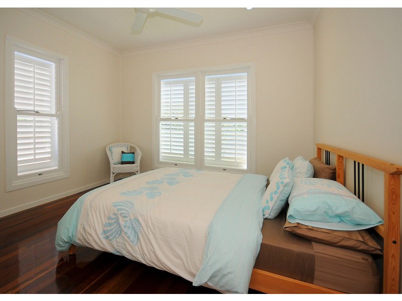 39 Shell Street, Urangan QLD 4655