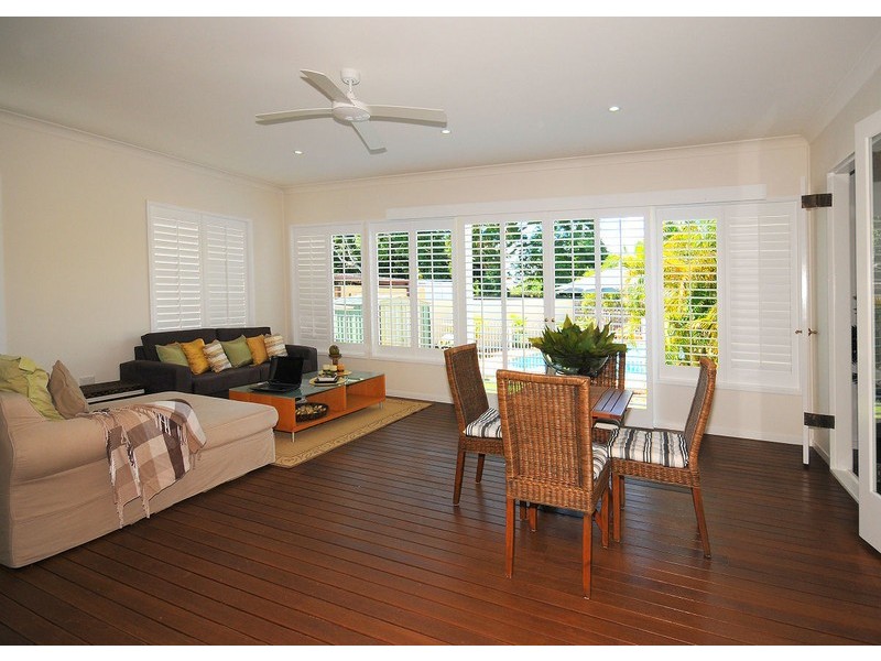 39 Shell Street, Urangan QLD 4655