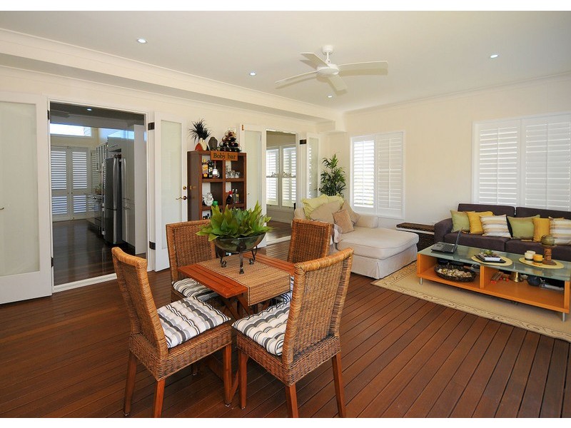 39 Shell Street, Urangan QLD 4655
