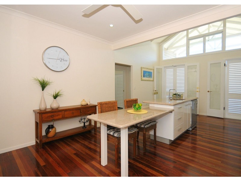 39 Shell Street, Urangan QLD 4655