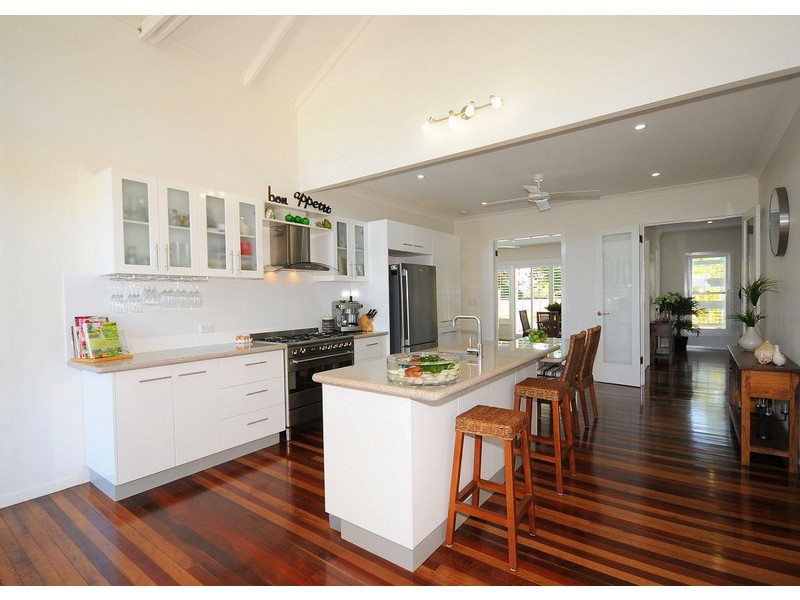 39 Shell Street, Urangan QLD 4655