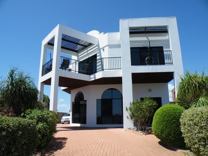 90 Esplanade, Point Vernon QLD 4655