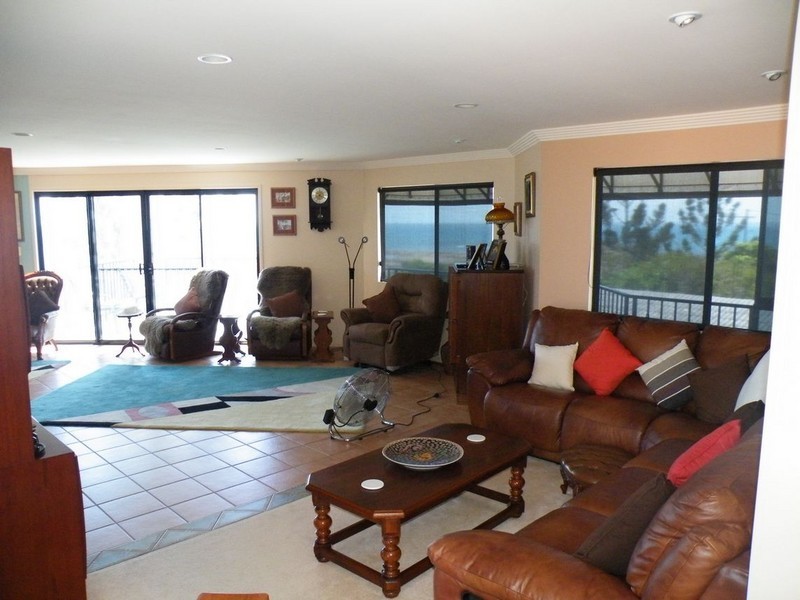 90 Esplanade, Point Vernon QLD 4655