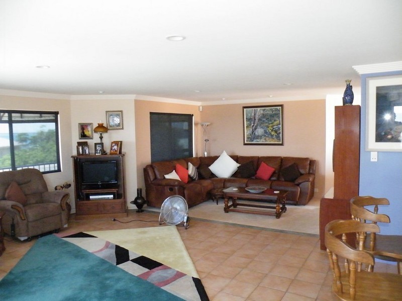 90 Esplanade, Point Vernon QLD 4655