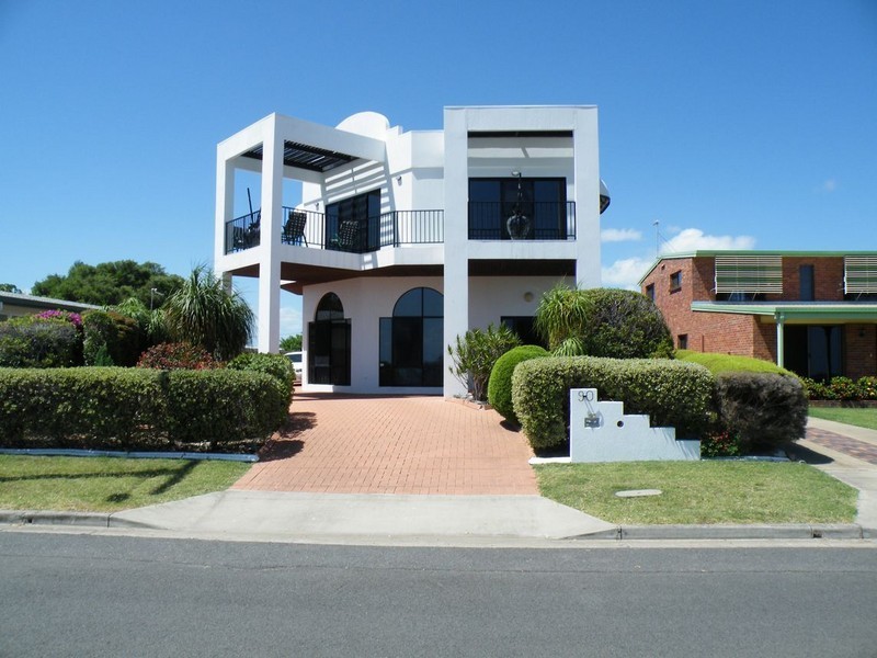 90 Esplanade, Point Vernon QLD 4655