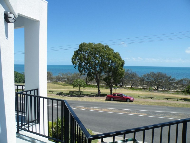 90 Esplanade, Point Vernon QLD 4655
