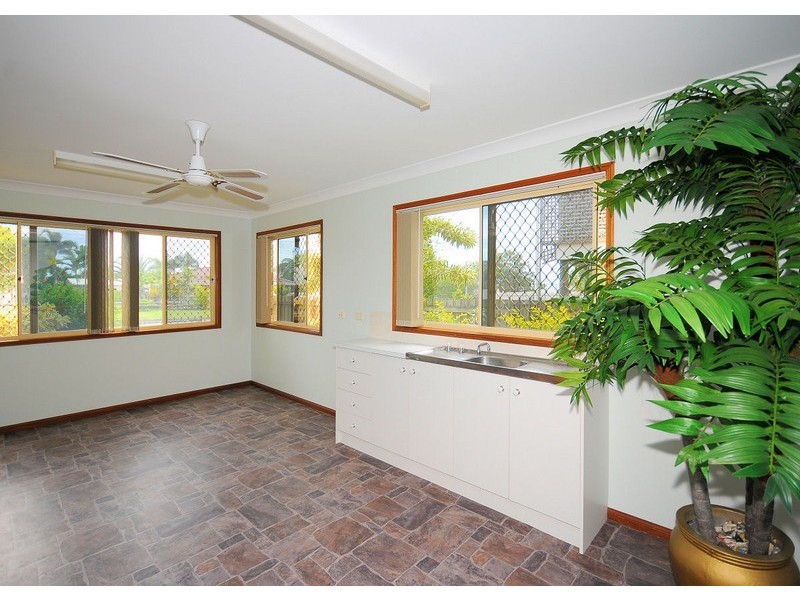 8 Wattle Street, Point Vernon QLD 4655