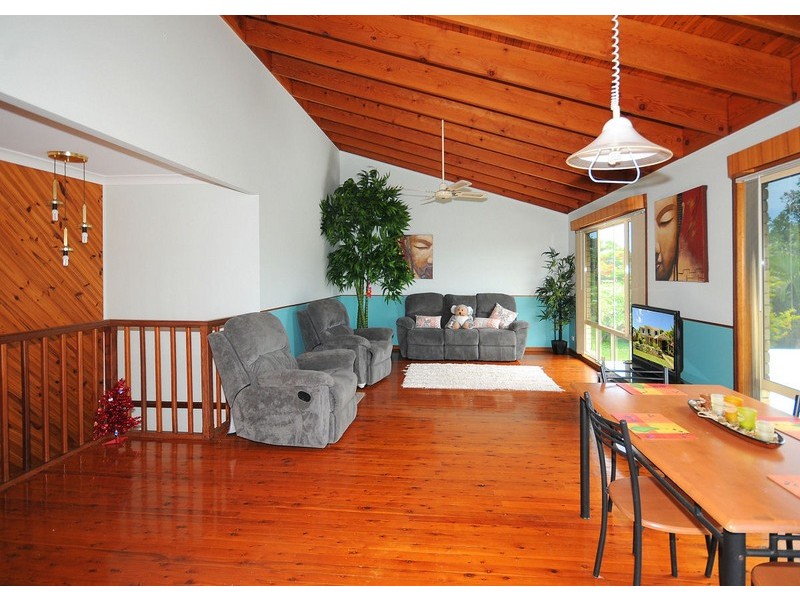 8 Wattle Street, Point Vernon QLD 4655