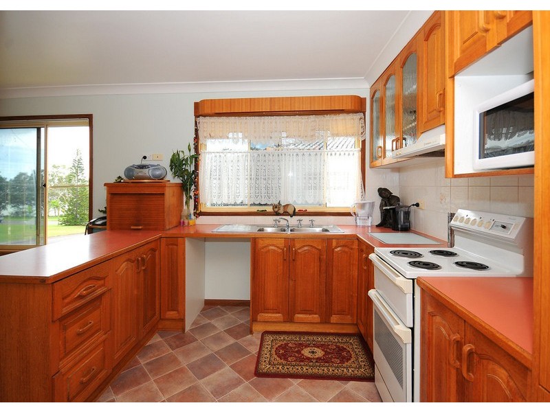 8 Wattle Street, Point Vernon QLD 4655