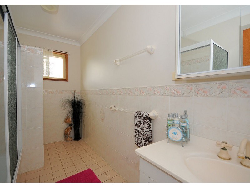 8 Wattle Street, Point Vernon QLD 4655