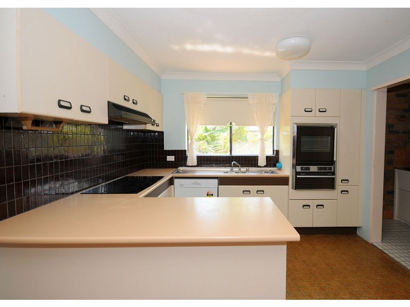 8,394 Esplanade, Torquay QLD 4655