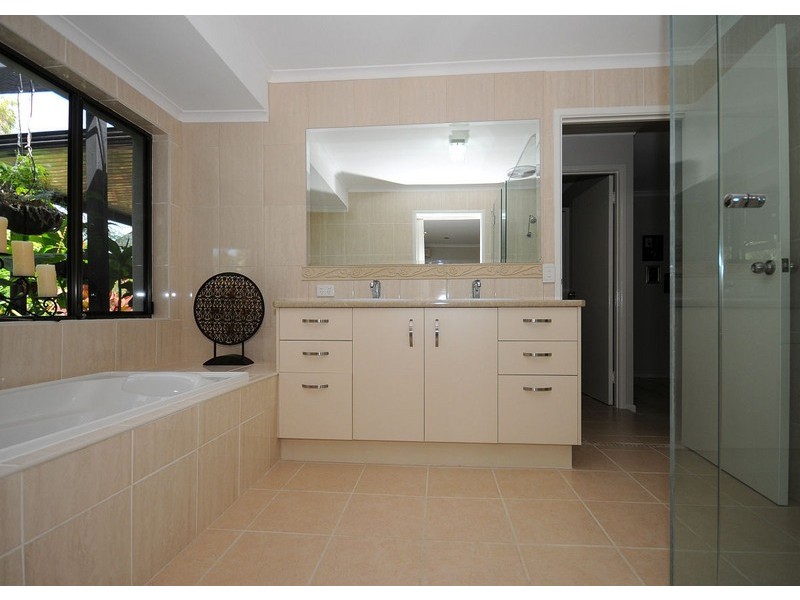35 Oslove Drive, Booral QLD 4655