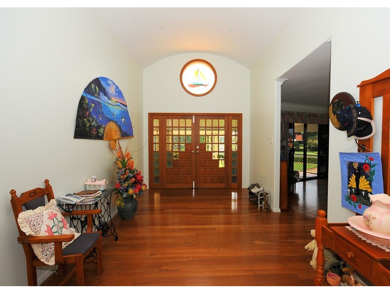 43 Esplanade, Point Vernon QLD 4655