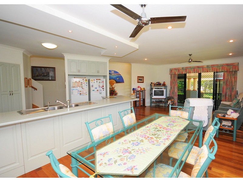 43 Esplanade, Point Vernon QLD 4655