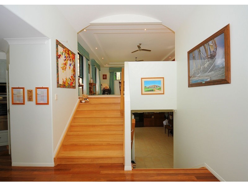 43 Esplanade, Point Vernon QLD 4655