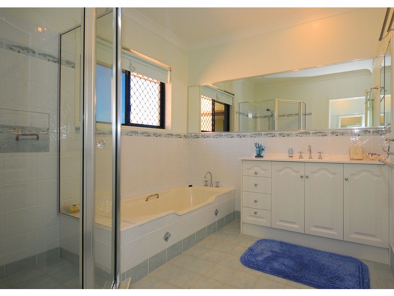 43 Esplanade, Point Vernon QLD 4655