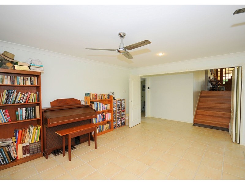 43 Esplanade, Point Vernon QLD 4655