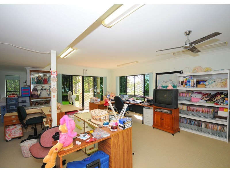43 Esplanade, Point Vernon QLD 4655