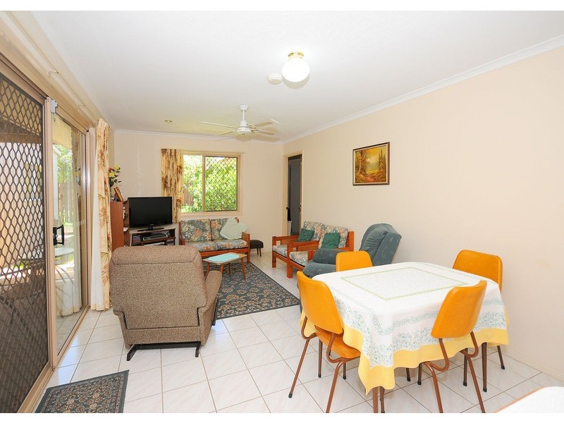 27 Barnstaple street, Torquay QLD 4655