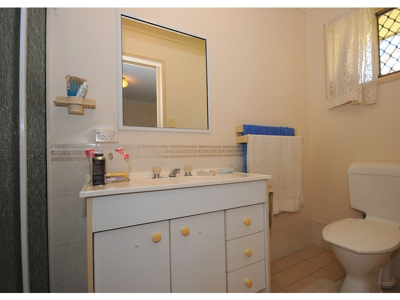 27 Barnstaple street, Torquay QLD 4655
