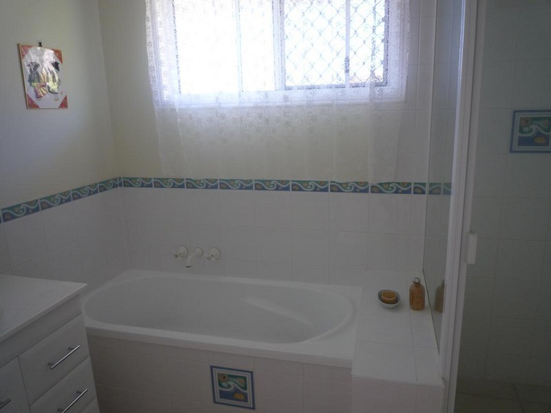 73 North Street, Point Vernon QLD 4655