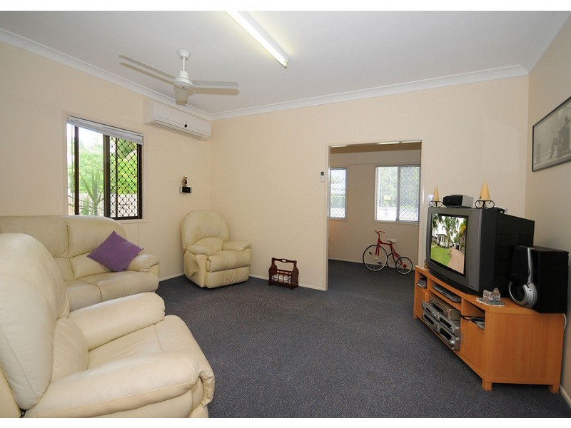 73 Dayman Street, Urangan QLD 4655