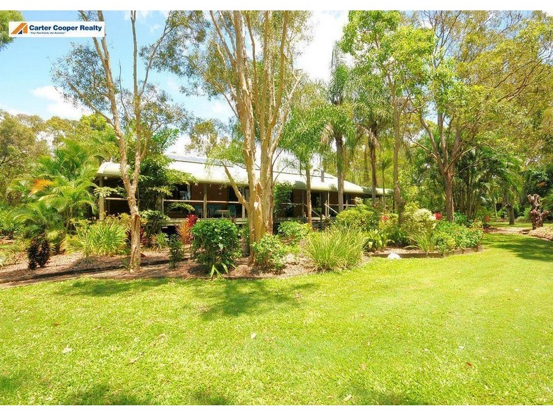 22 Senor Avenue, Urangan QLD 4655