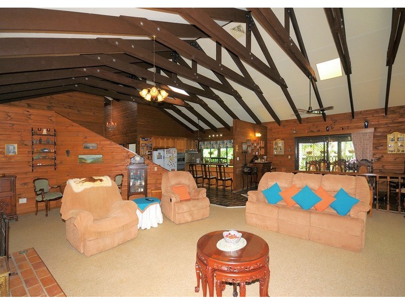 22 Senor Avenue, Urangan QLD 4655