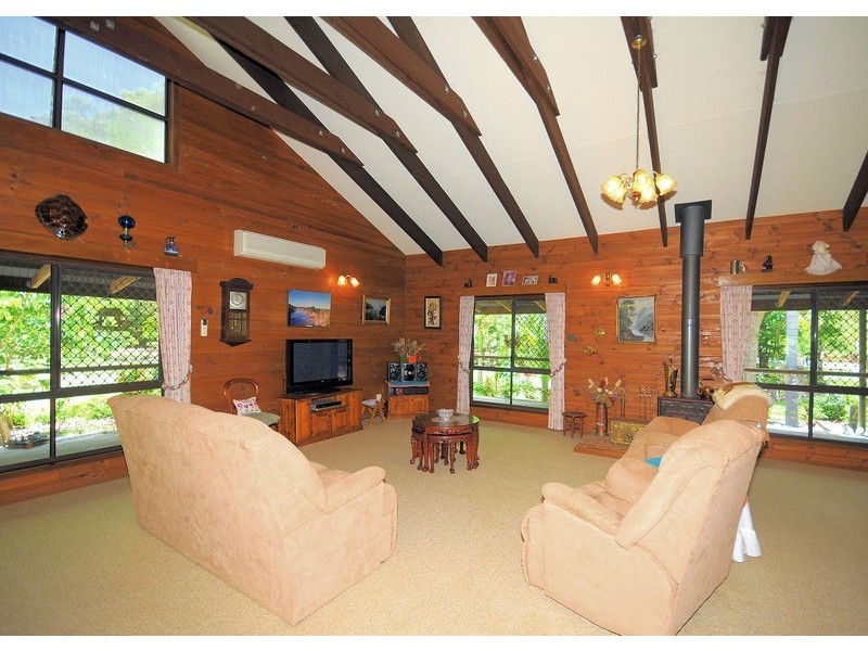 22 Senor Avenue, Urangan QLD 4655
