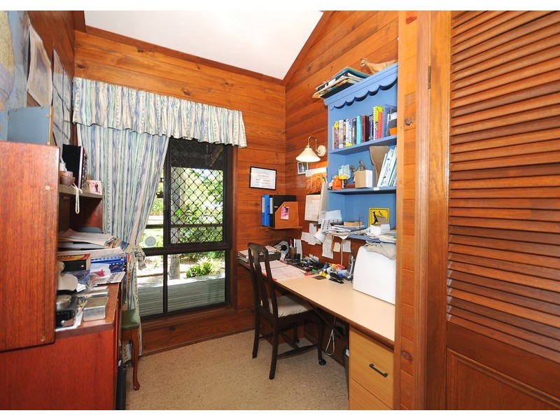 22 Senor Avenue, Urangan QLD 4655