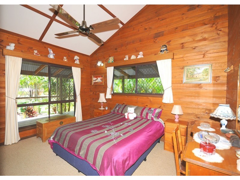 22 Senor Avenue, Urangan QLD 4655
