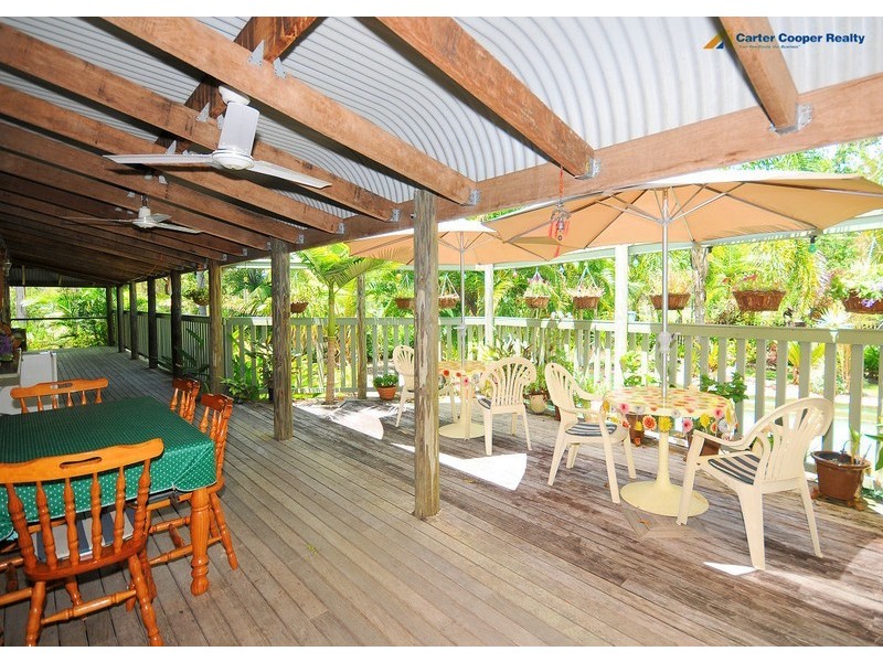 22 Senor Avenue, Urangan QLD 4655