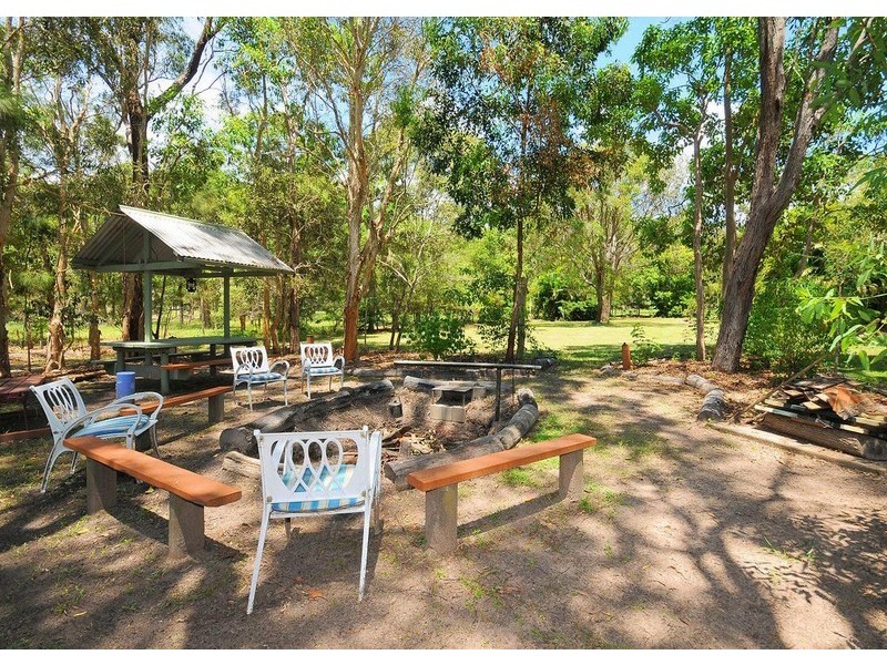 22 Senor Avenue, Urangan QLD 4655