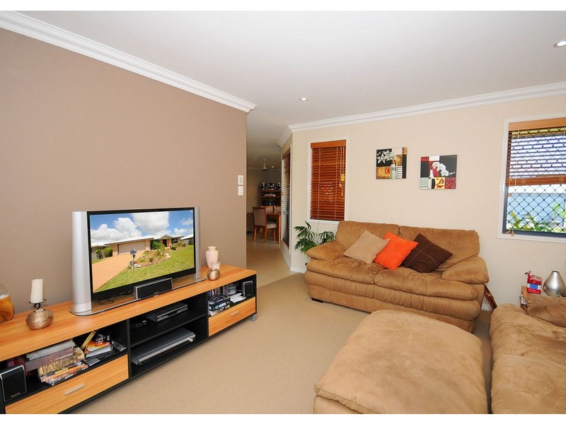 6 Kirriemuir Crt, Kawungan QLD 4655