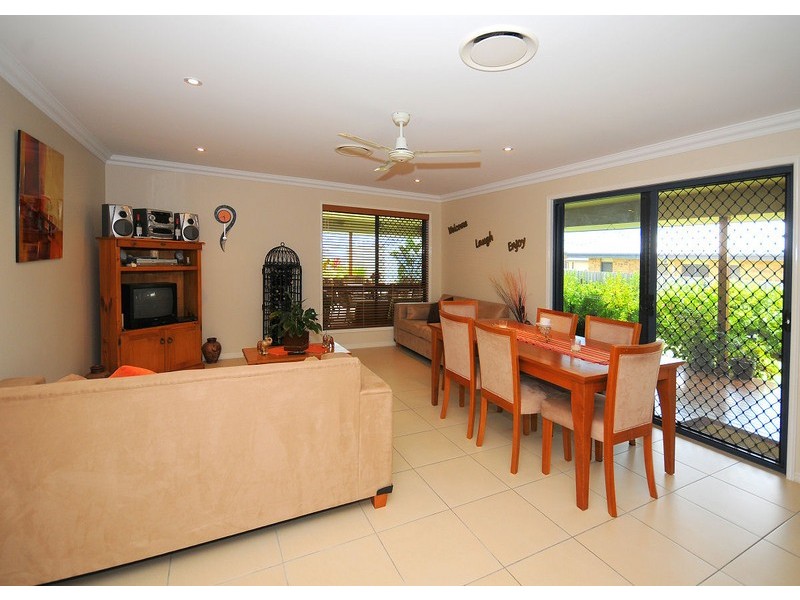 6 Kirriemuir Crt, Kawungan QLD 4655