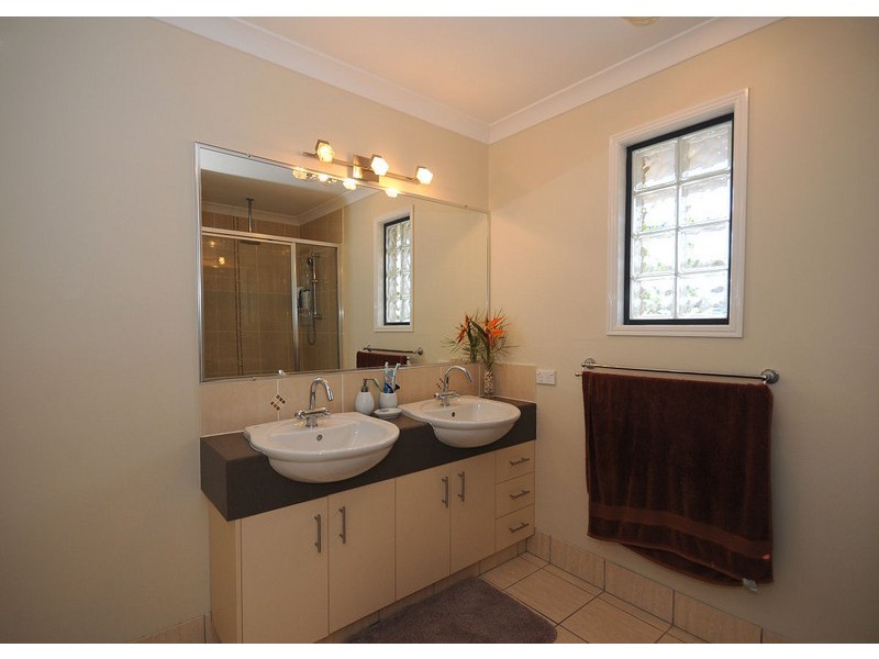 6 Kirriemuir Crt, Kawungan QLD 4655
