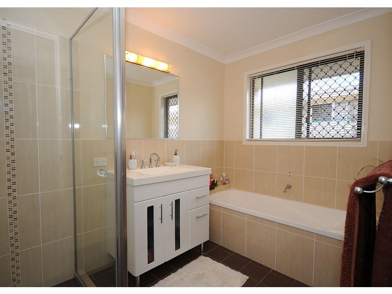 6 Kirriemuir Crt, Kawungan QLD 4655