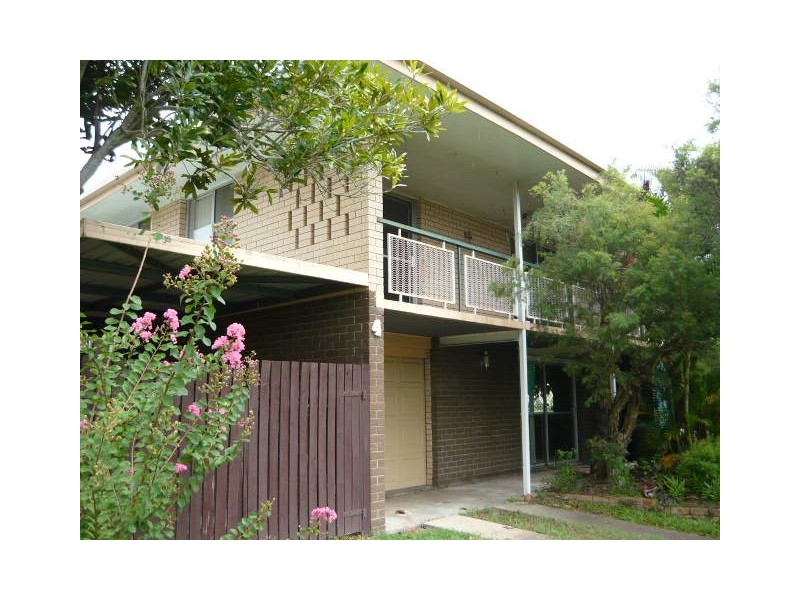 4 Jacaranda Street, Torquay QLD 4655