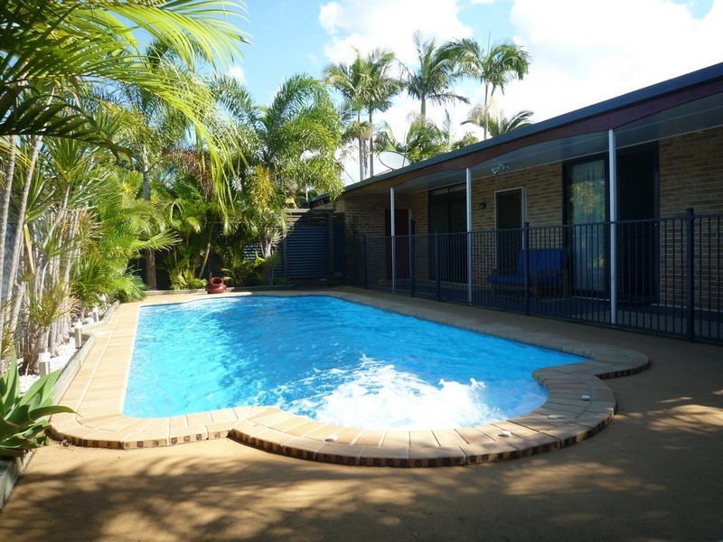 24 Paradise Street, Point Vernon QLD 4655