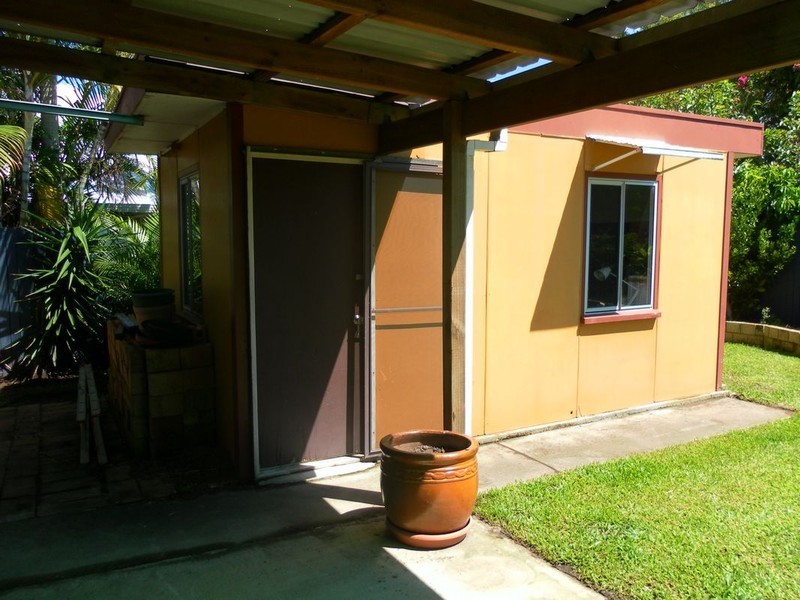 24 Paradise Street, Point Vernon QLD 4655