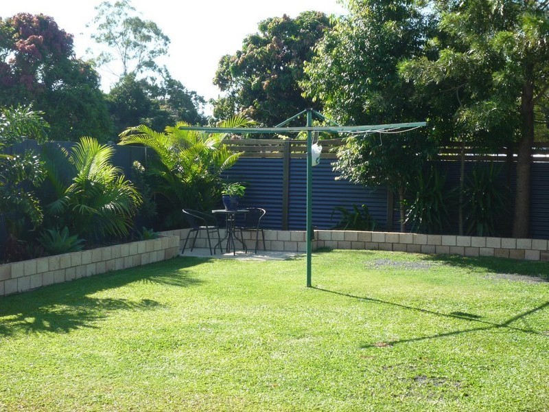 24 Paradise Street, Point Vernon QLD 4655