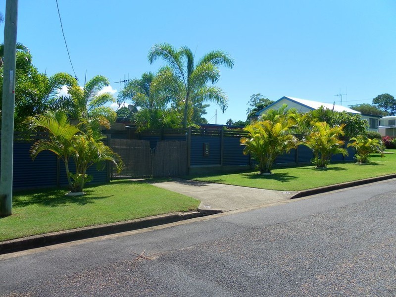 24 Paradise Street, Point Vernon QLD 4655