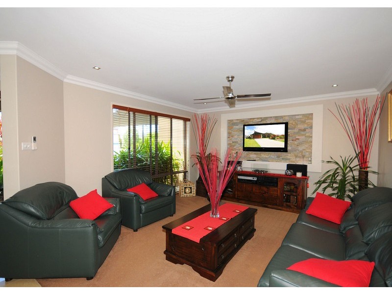 17 Parklands Bvd, Wondunna QLD 4655