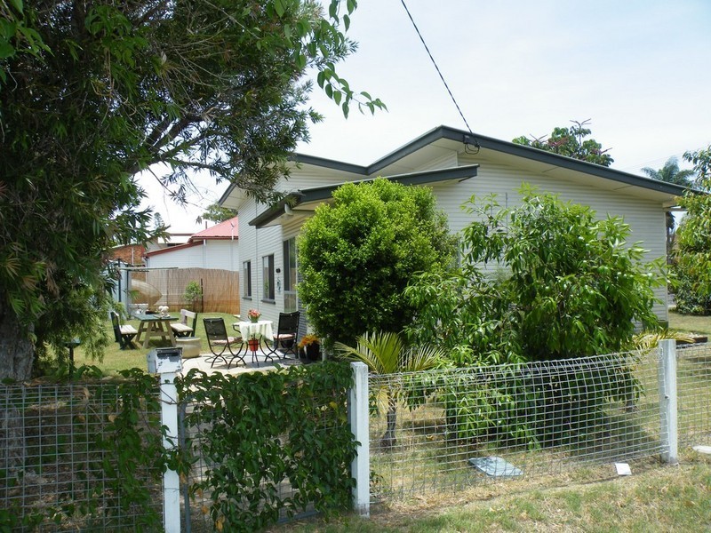 18 Elizabeth Street, Urangan QLD 4655