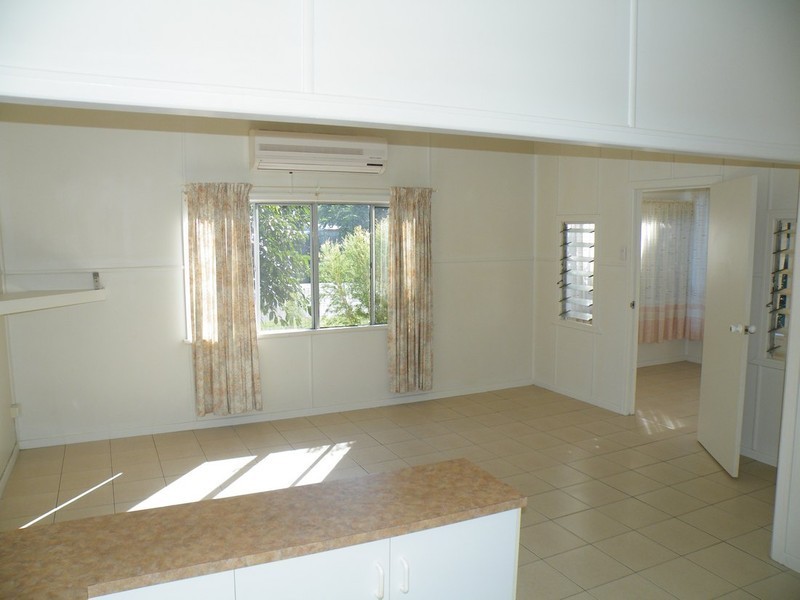 18 Elizabeth Street, Urangan QLD 4655