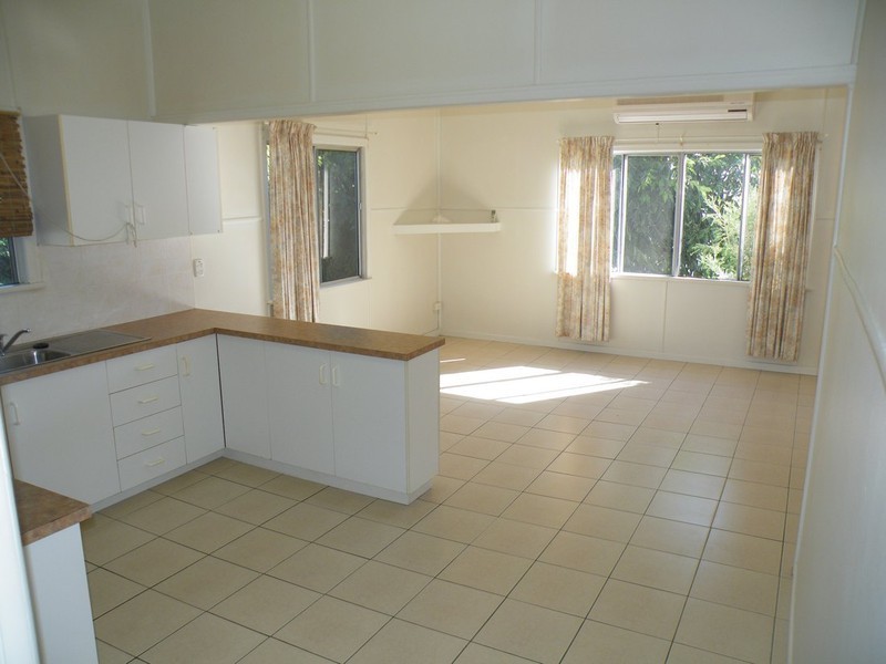 18 Elizabeth Street, Urangan QLD 4655