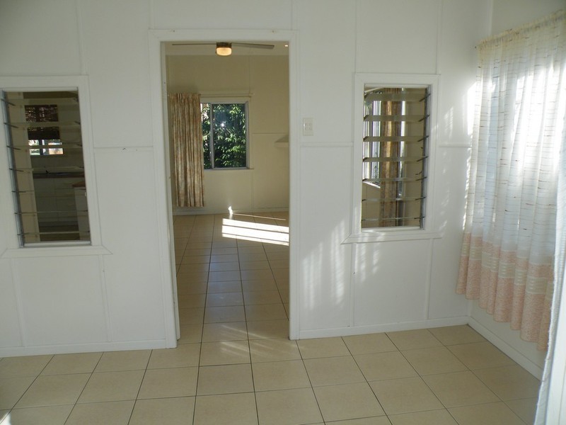 18 Elizabeth Street, Urangan QLD 4655