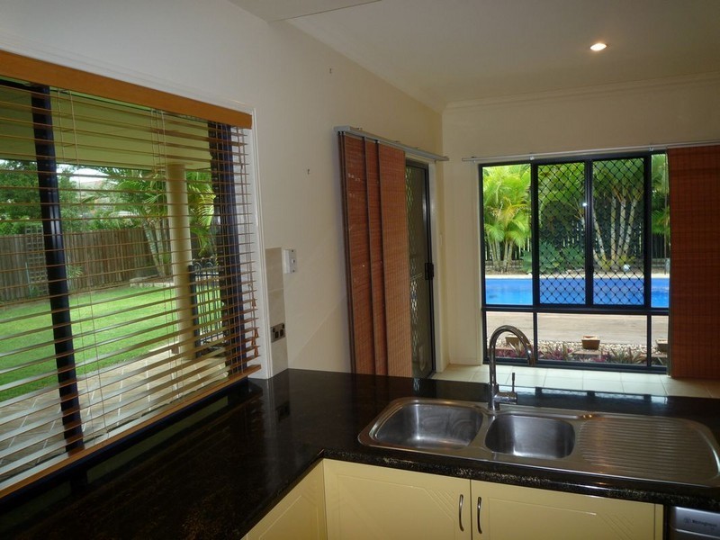 6 Surrey Court, Kawungan QLD 4655