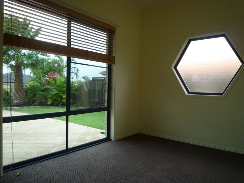 6 Surrey Court, Kawungan QLD 4655